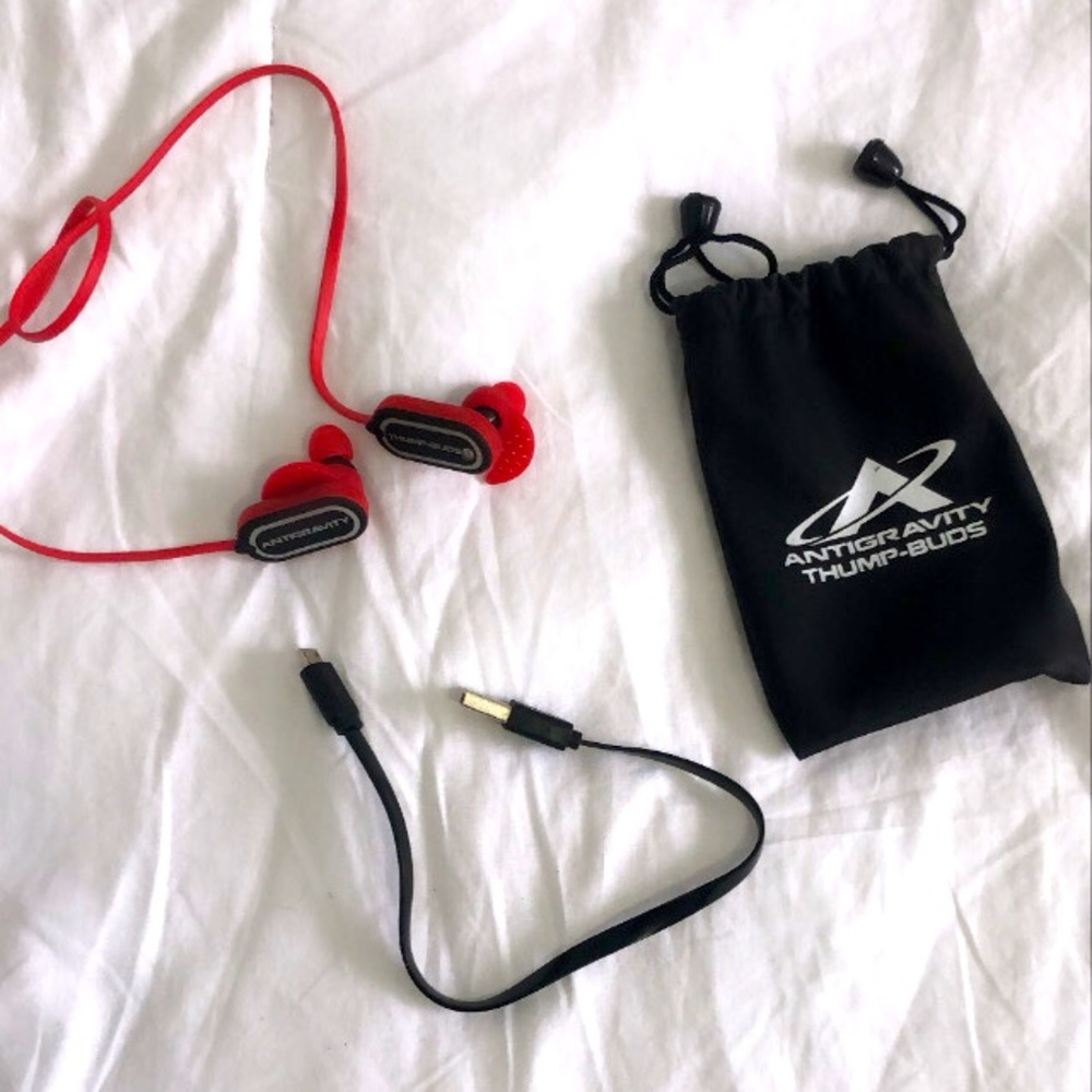 Bluetooth earphones buds